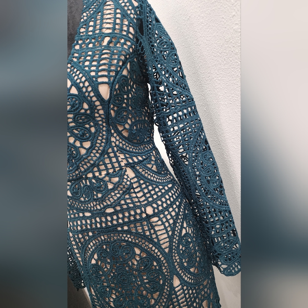 DO+BE Lace Medallion Print Mini Dress Size/ Small - Picture 4 of 8